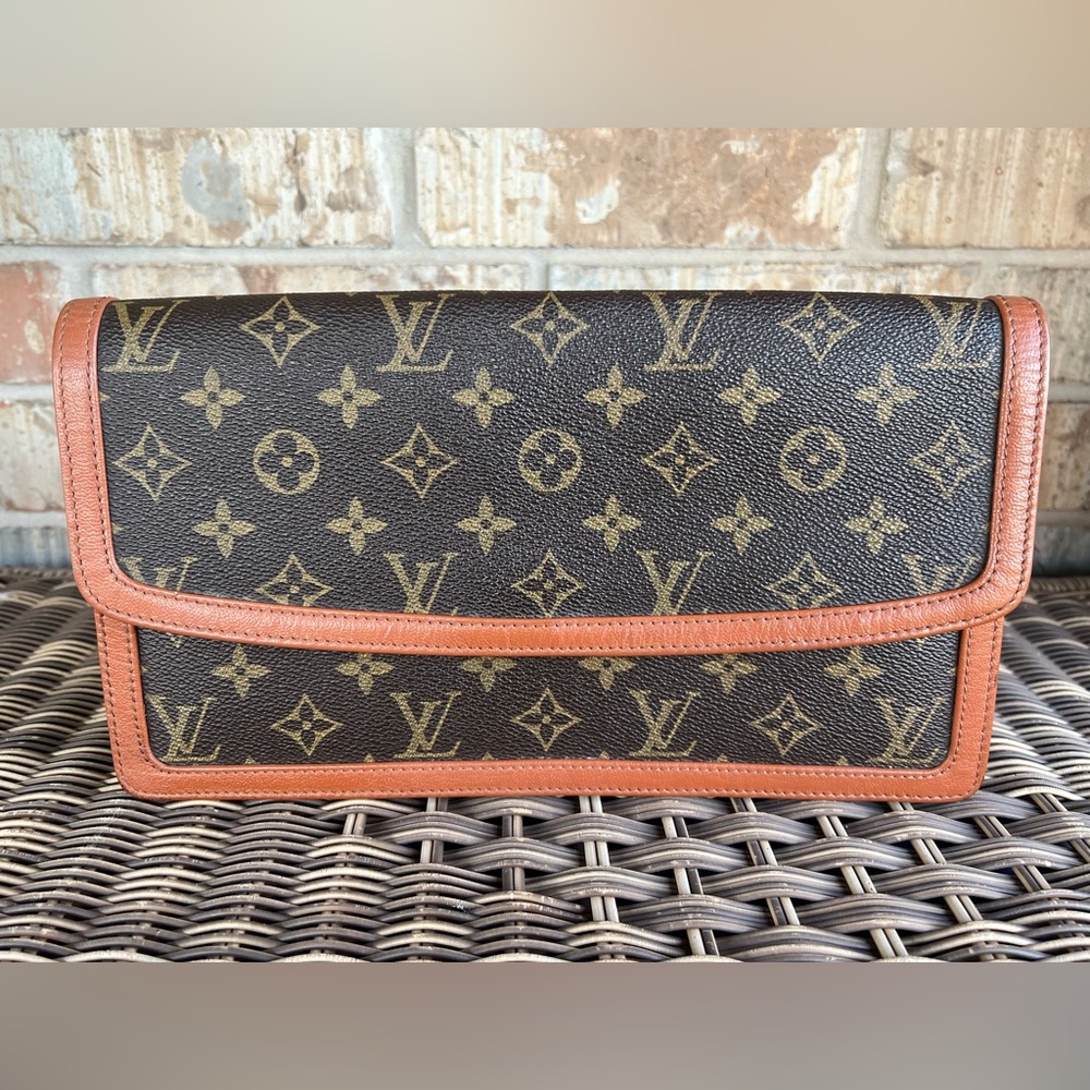 SOLD❌ Authentic Louis Vuitton Monogram Dame Clutch GM